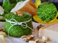 Lakšu jeb savvaļas ķiploku pesto